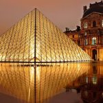 El museo del Louvre en París en Francia