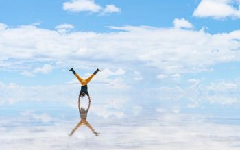 Lee más sobre el artículo Visitar el Salar de Uyuni: El mayor desierto de sal del mundo