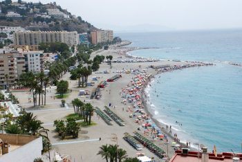 Lee más sobre el artículo Almuñécar: playa, paisajes e historia en un mismo lugar
