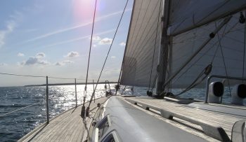 Lee más sobre el artículo Despedida de soltera en Barcelona en barco