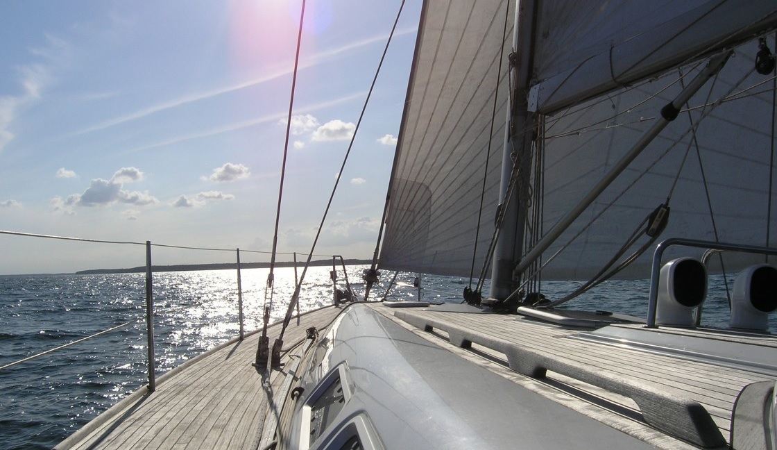 Lee más sobre el artículo Despedida de soltera en Barcelona en barco