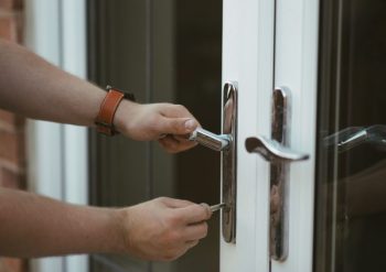 Lee más sobre el artículo ¿Cómo dejar la casa cuando nos vamos de vacaciones?