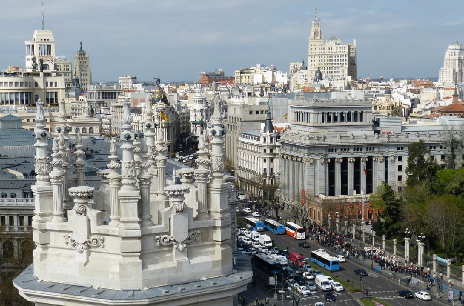 Lee más sobre el artículo 5 lugares que no te puedes perder en Madrid – Cómo llegar y moverse por Madrid