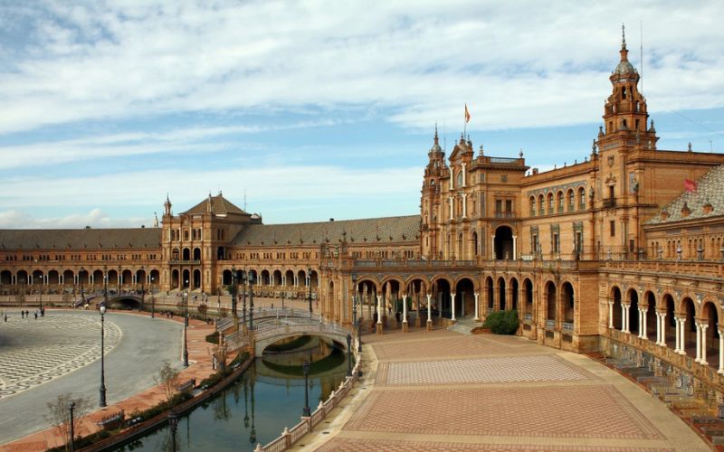 Lee más sobre el artículo Consideraciones a tener en cuenta para viajar a España siendo extranjero