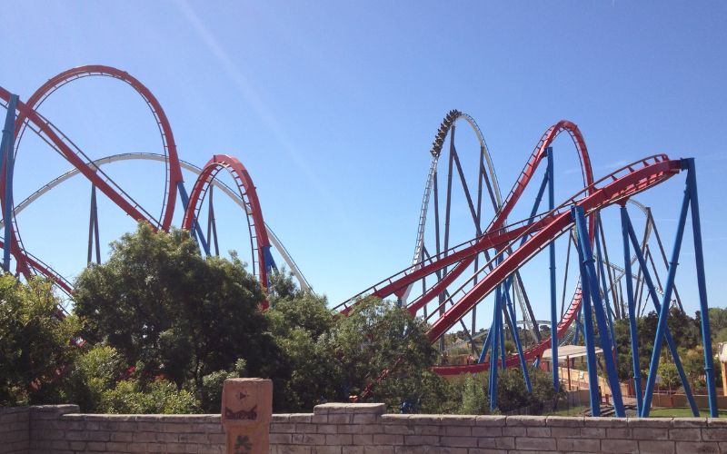 Lee más sobre el artículo Trucos y consejos para evitar las colas en PortAventura en 2023