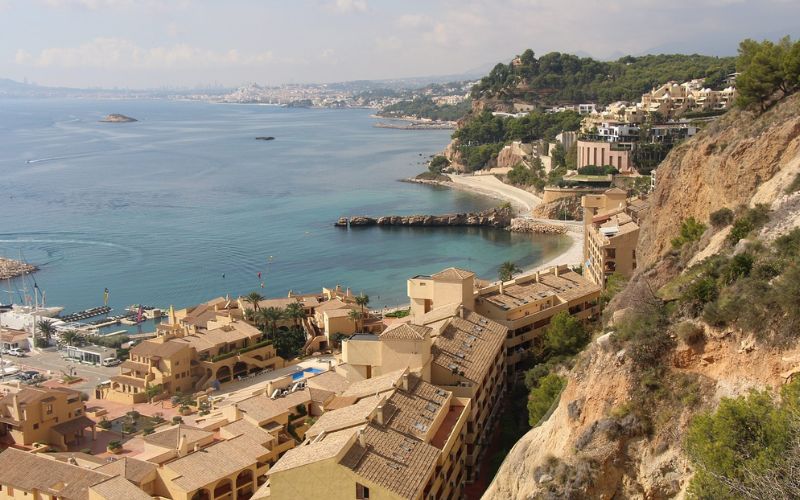 Lee más sobre el artículo Viajar en Semana Santa a la Costa Blanca