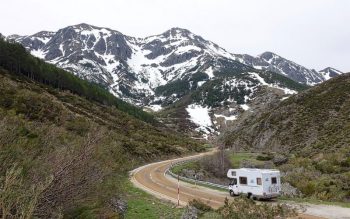 Lee más sobre el artículo ¿Cómo planificar un viaje cómodo en autocaravana o caravana?