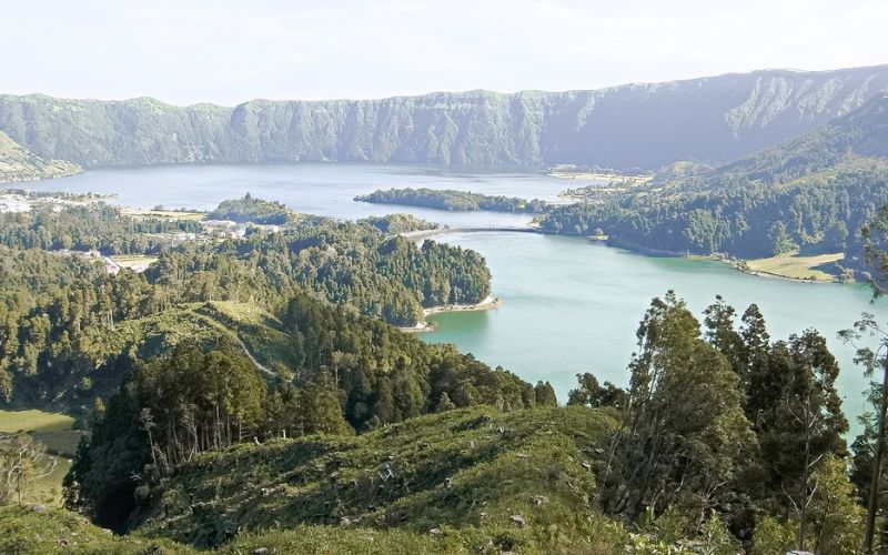 Lee más sobre el artículo Isla de San Miguel en las Azores: Naturaleza, aventura y relajación en el Atlántico