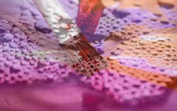 Lee más sobre el artículo Pintura y vino: Relajarse, aprender y disfrutar con una experiencia artística única