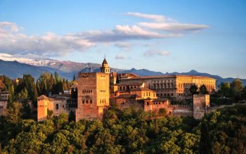 Lee más sobre el artículo 10 rincones imprescindibles que visitar en Granada – Guía completa por la ciudad