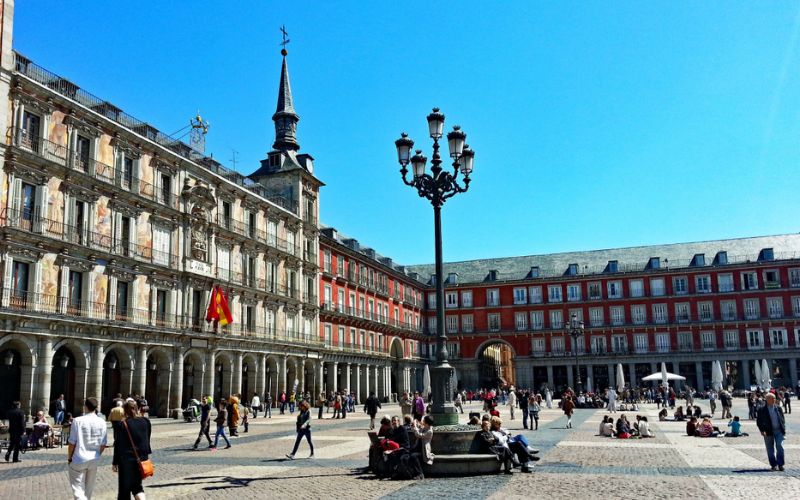 Lee más sobre el artículo Guía completa para visitar la Plaza Mayor de Madrid