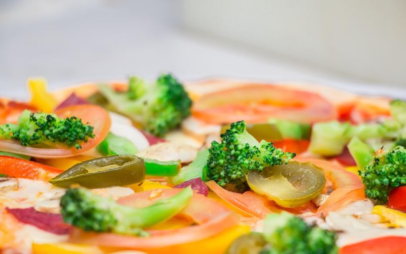 Lee más sobre el artículo Viajar sin romper tu dieta: Guía para comer en cualquier parte del mundo