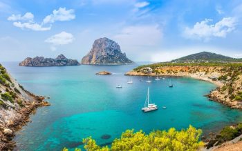 Lee más sobre el artículo Ibiza como nunca te la han contado: Curiosidades, playas y secretos
