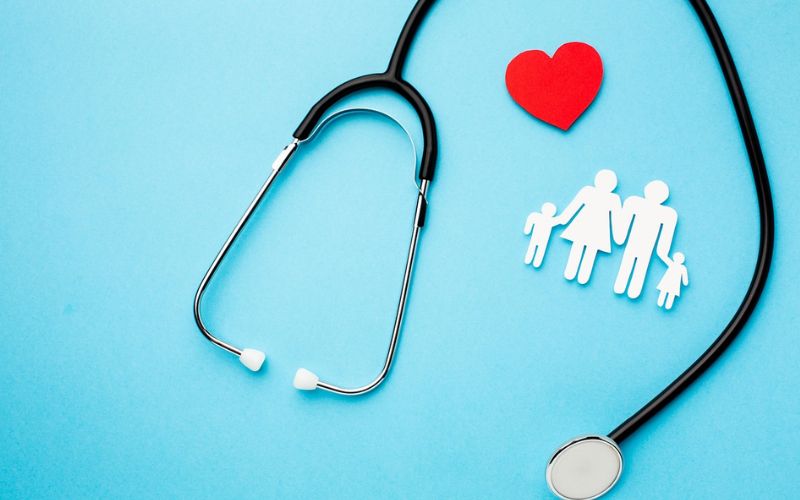 Lee más sobre el artículo ¿Me cubre mi seguro de salud al viajar al extranjero? Claves antes de salir de España